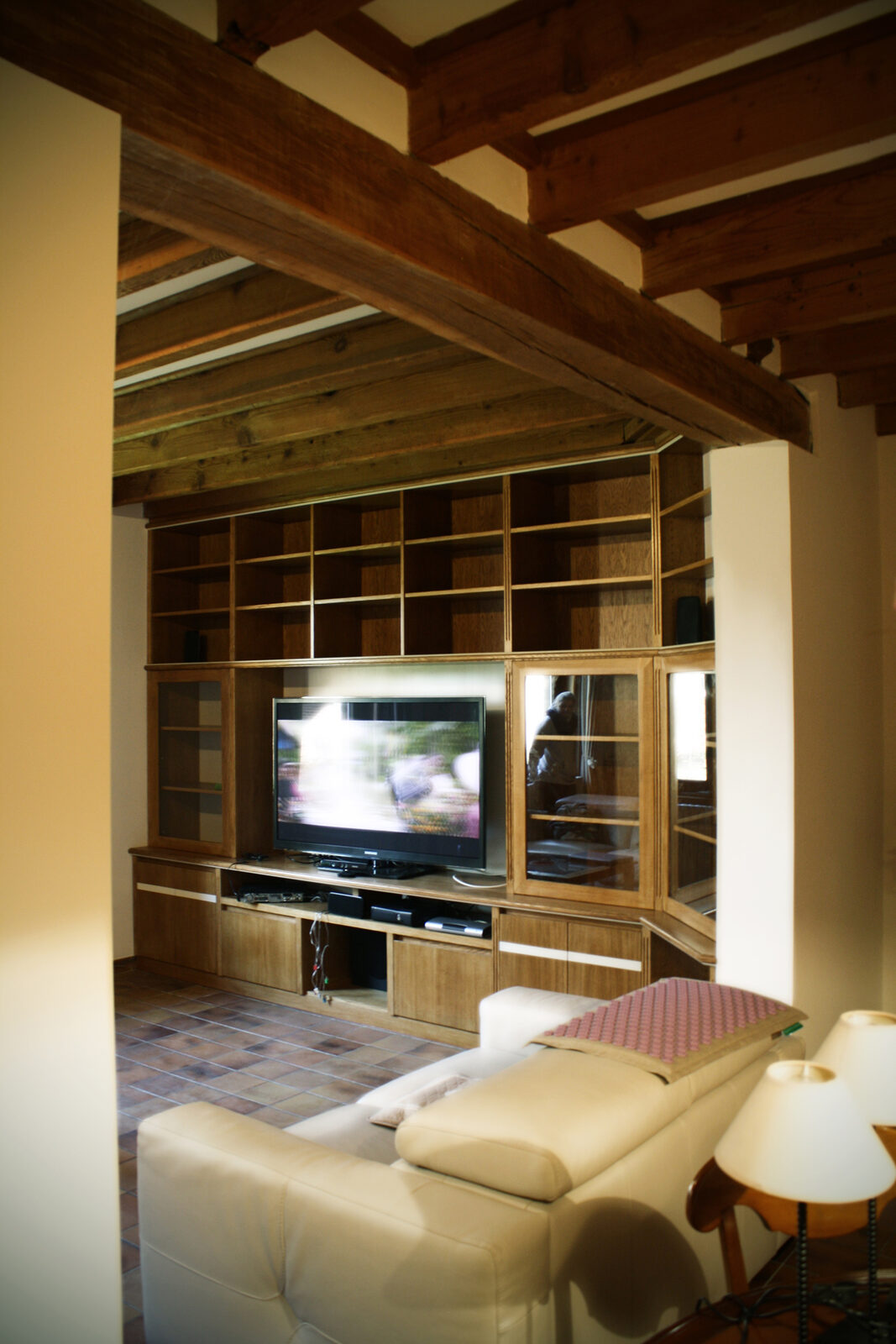 Meuble audio-vidéo et bibliothèque à Sailly-sur-la-Lys