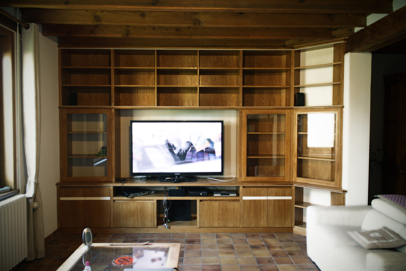 Meuble audio-vidéo et bibliothèque à Sailly-sur-la-Lys