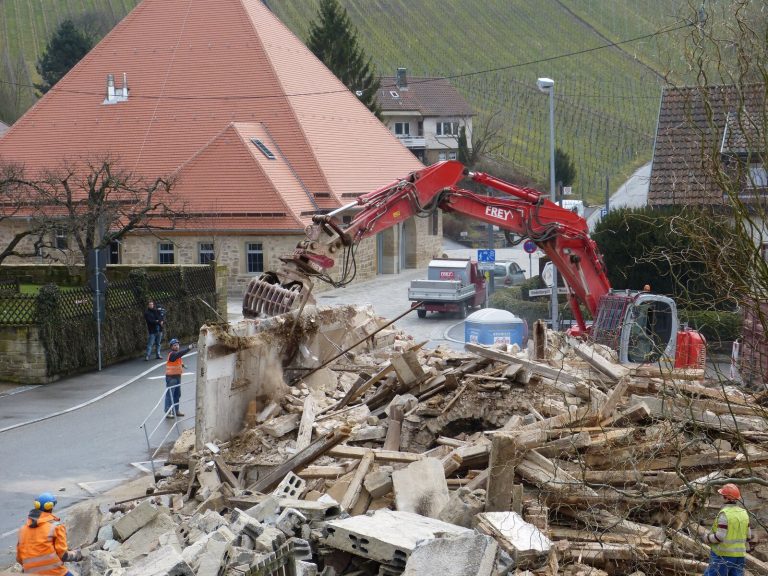 Infractions urbanistiques : Risques, Sanctions et Régularisation